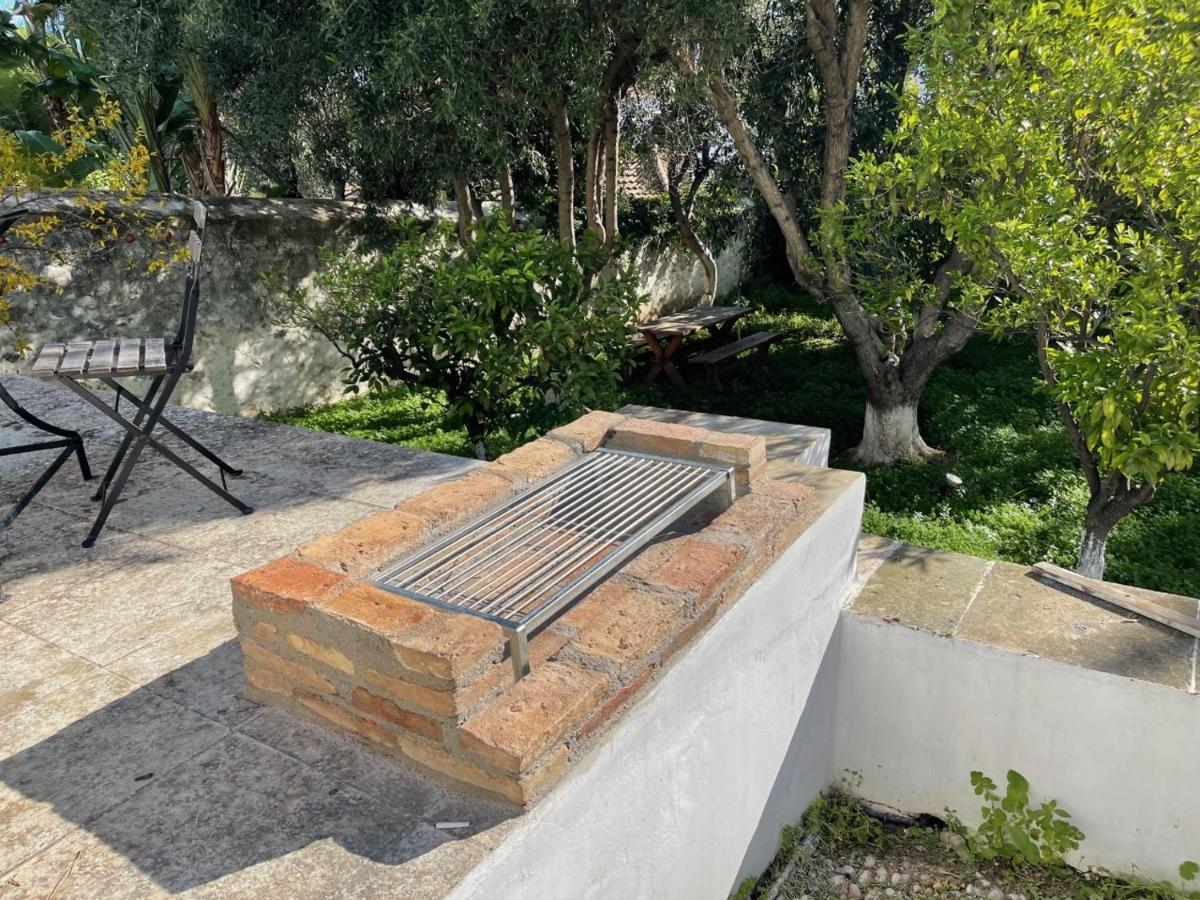 Two Olive Trees Guest House Spetses Town Bagian luar foto