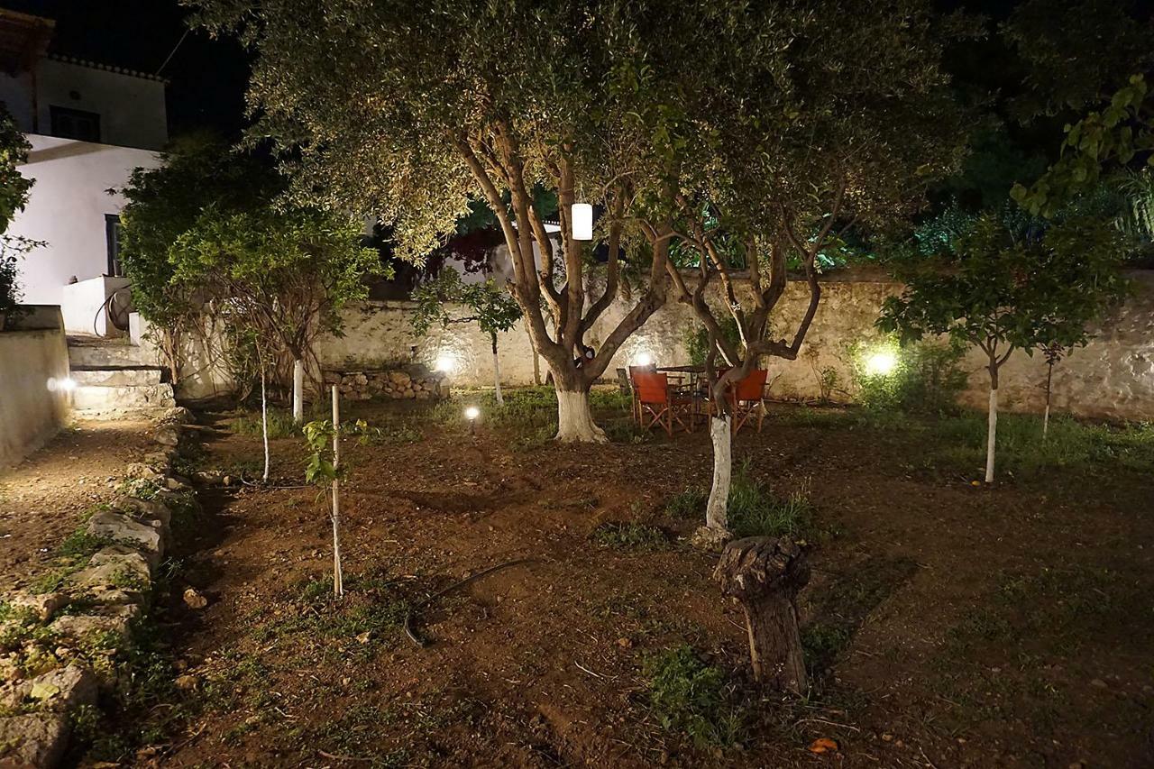 Two Olive Trees Guest House Spetses Town Bagian luar foto
